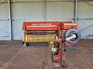 New Holland Hayliner Super 417 Baler