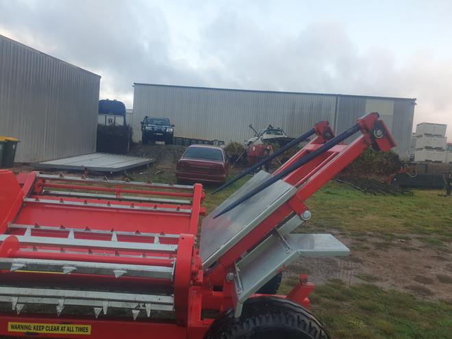 WMI Ellite Round Bale Feeder