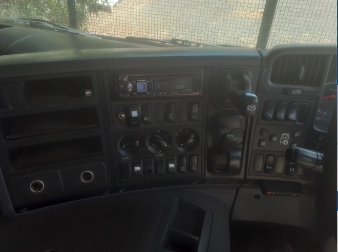 2006 Scania P420 with Tipper - 2% + GST  Buyers Premium On All Lots;