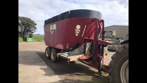  Jay Low mixer wagon Six years old 28 m³ twin rotor good working condition fully scaled