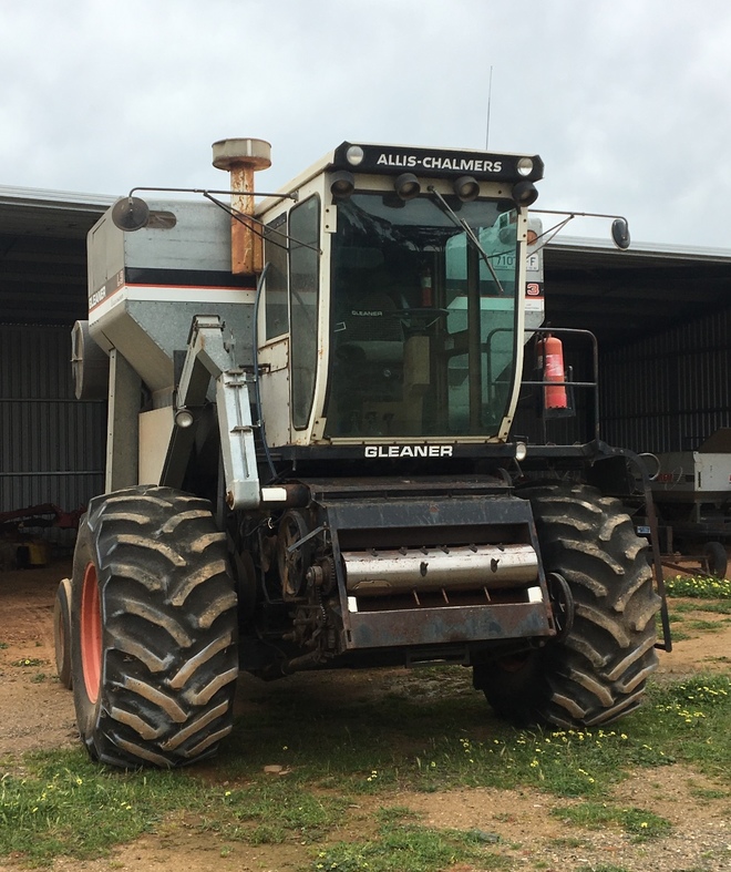 ALLIS-CHALMERS L3 GLEANER HEADER FOR SALE w Front 2 Reels & LEITH Comb Trailer