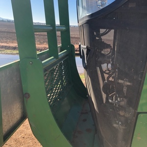 John Deere H480 loader