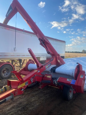 2017 Akron 3600 Silo Bag Outloader