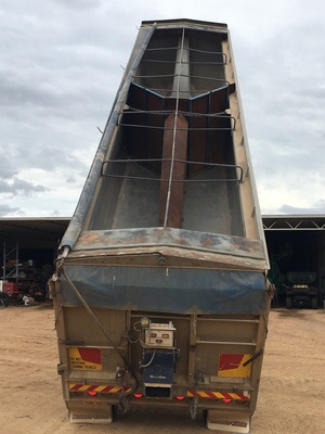 Under Auction - White Road Boss & Hamelex Trailer - 2 % Buyers Premium On All Lots