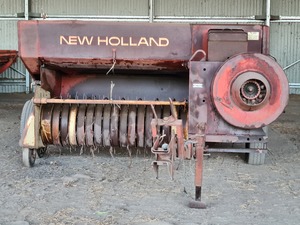 New Holland Hayliner 317 Baler