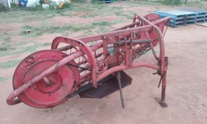 MF 25 ROLLER BAR RAKE