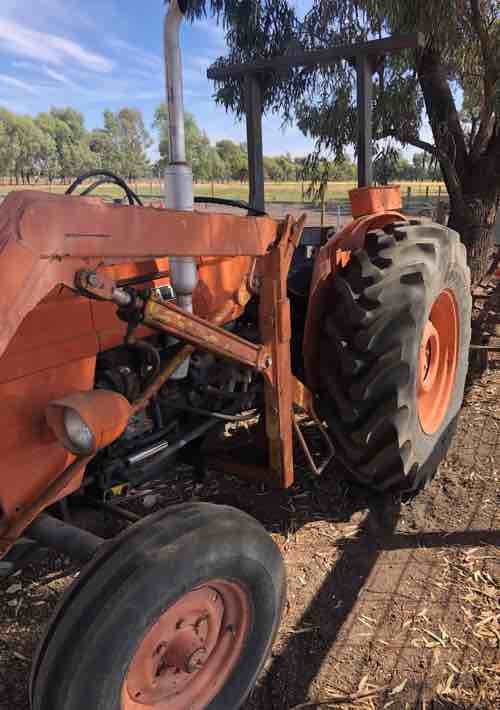 Fiat 500 with FEL and Bucket