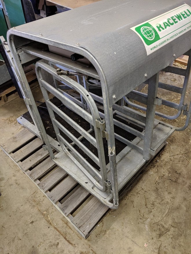 RACEWELL AUTOMATIC 5 SHEEP HANDLER CRUSH SCALE AND COUNTER