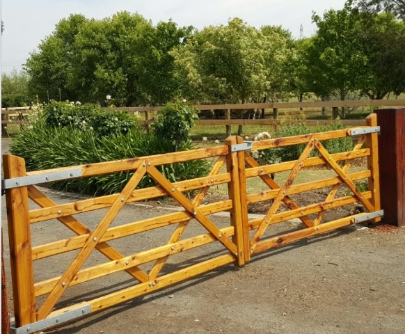 Classic Heritage Timber Gates 