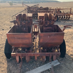 Huge range of machinary/ fencing/ scrap metal/ old cars/ lawnmowers