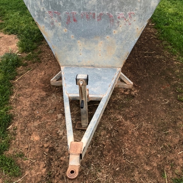 Paton 1 Tonne Trailing lick feeder for sale