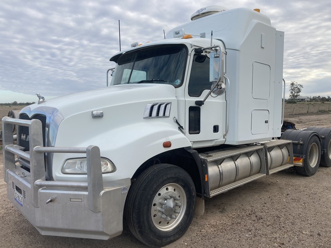 Mack Granite 500 hp Prime Mover  2008