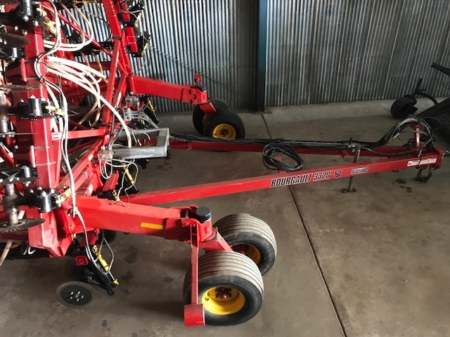 2014 Bourgault Paralink Seeder
