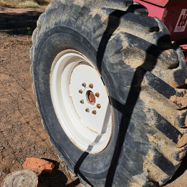 International 511 Combine