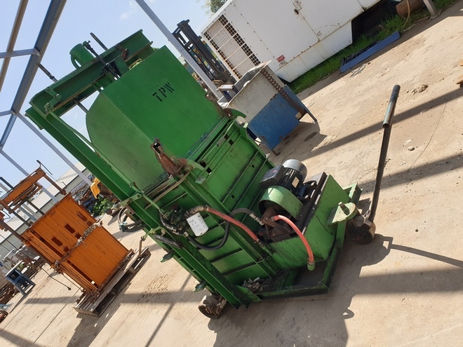 TPW Hydraulic Self Pinning Wool Press