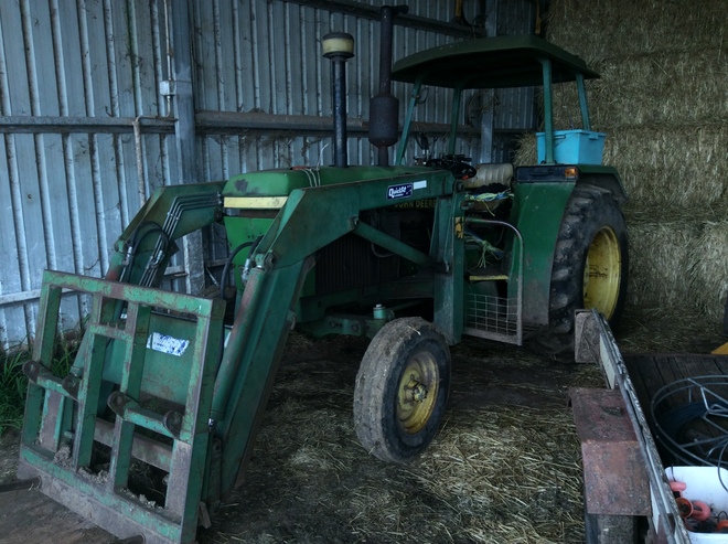 John Deere 2250 Front End Loader with Bucket