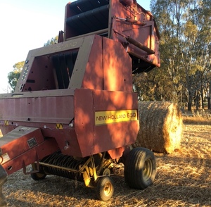 New Holland 650 Round Baler