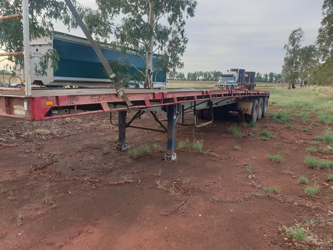Under Auction - (A164)  1980 Loadmaster 43ft 6 Inch Flat Top Trailer 