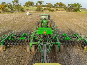 Wanted John Deere 1890-1895 disc seeder 40ft 10inch spacings or narrower 