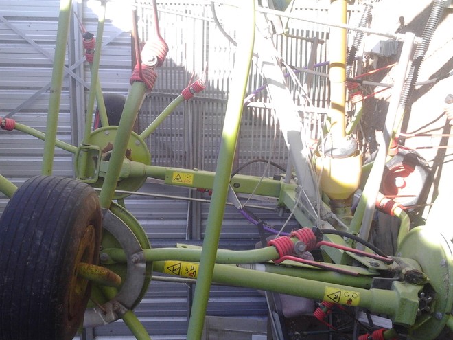 Claas Voltro 52 Tedder Rake 