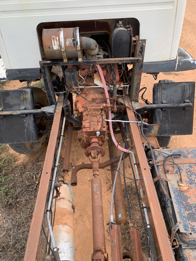 International Acco 610A Truck