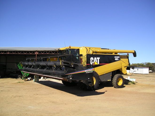 2004 CAT Lexion 460R Header with 36' MacDon Front