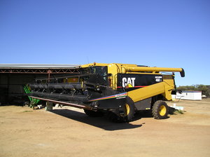 2004 CAT Lexion 460R Header with 36' MacDon Front