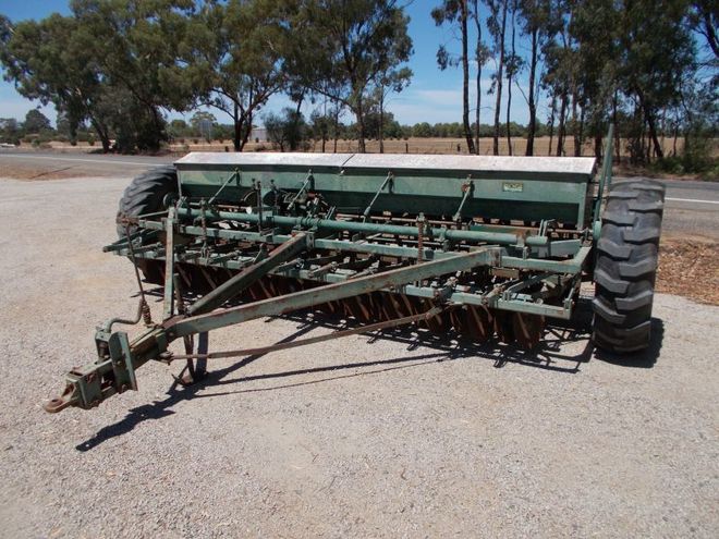 Shearer 24R Shearermatic Disc Drill/ Combine Small Seeds Box. 