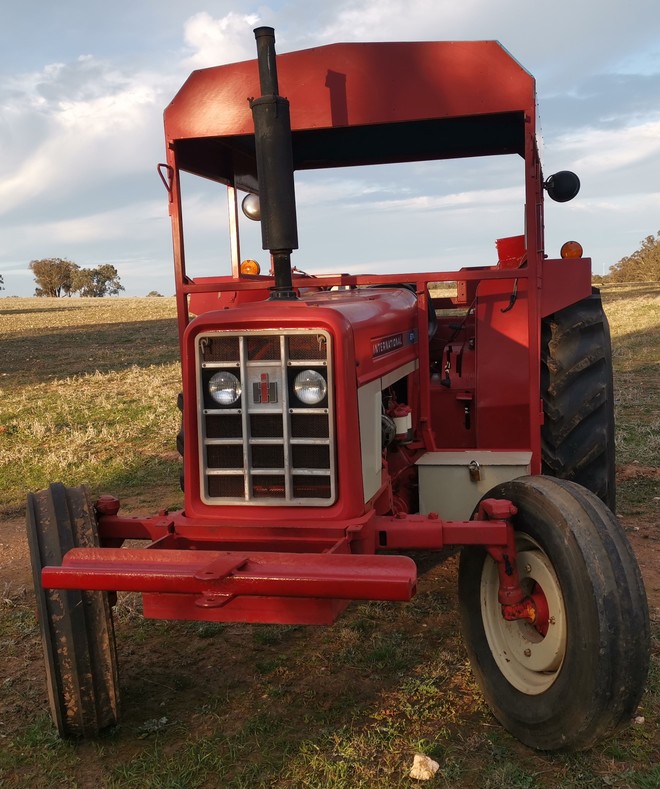 International 674 with 8ft heavy duty 3pl blade