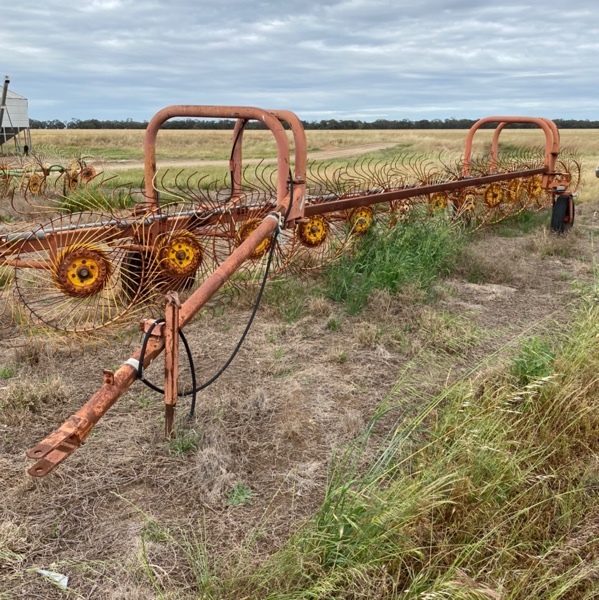 13 Wheel In-Line Hay Rake