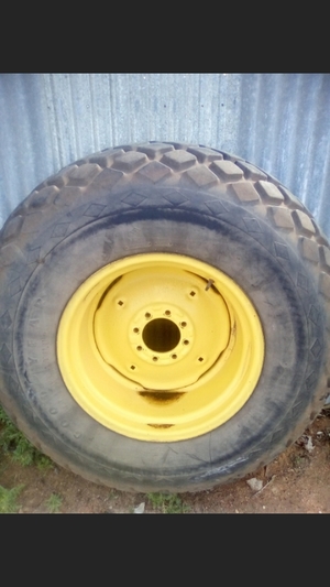 18.4.26 tyre in good nick on rim unknownwhat it isoff