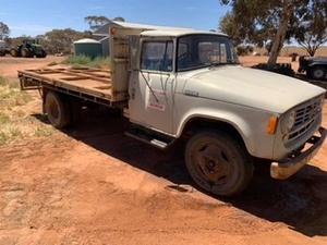 International D1610 truck