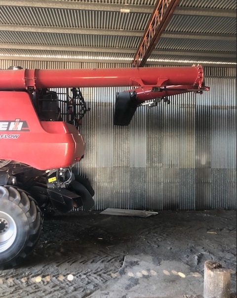 Case 7240 Combine Harvester with 3152 Front