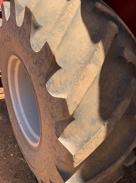 2000 Case IH 2388 Header with 36' Case IH 1042 Front