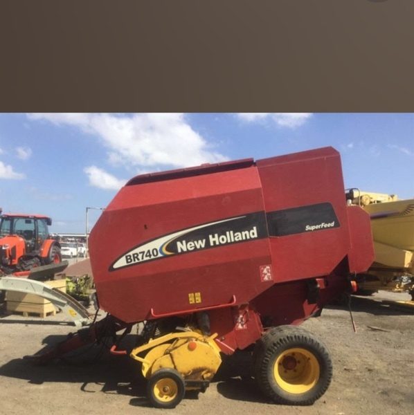 New Holland BR740 Round Baler