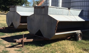 Mobile cattle feeders
