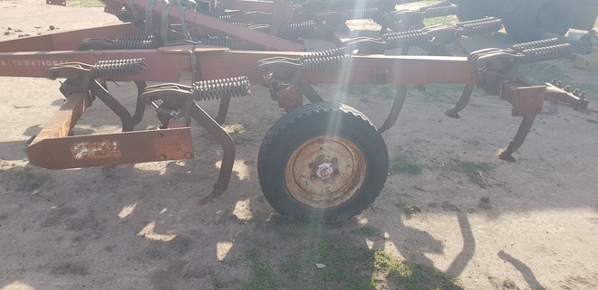 International 29 Tyne Scarifier