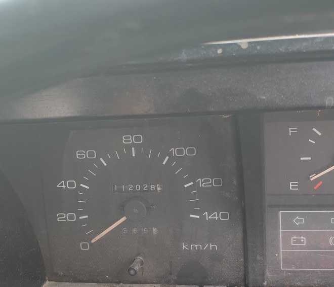 Isuzu NKR58 crane/tipper truck