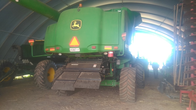 John Deere 9760 header with bullet rotor and Mav Chopper For Sale