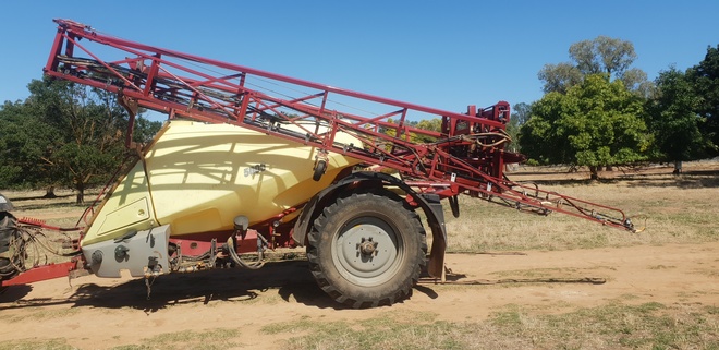 (A137) - 2004 Hardi Commander 5030 Trailing Sprayer