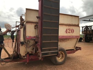 RMH 420 Mixer Wagon