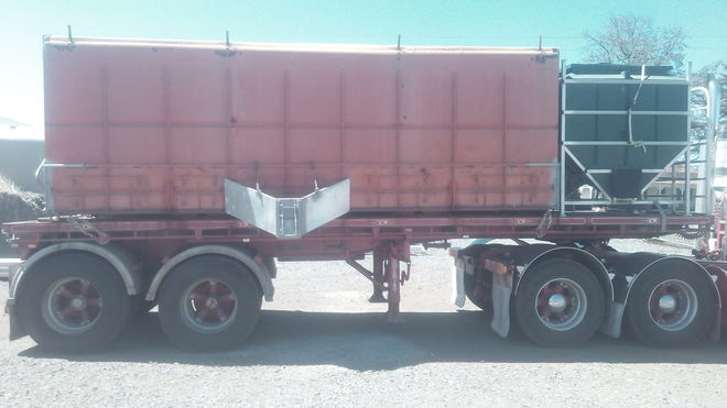 24ft Flat Top Bogie Semi Trailer. Will come with RWC.