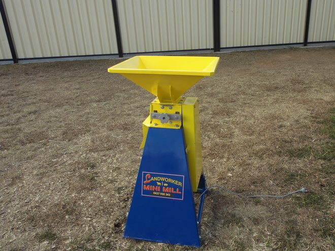 Landworker Mini Mill Grain Roller