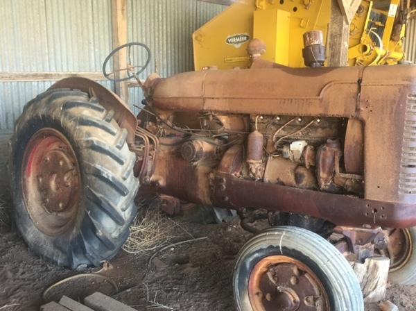 International W6 tractor 