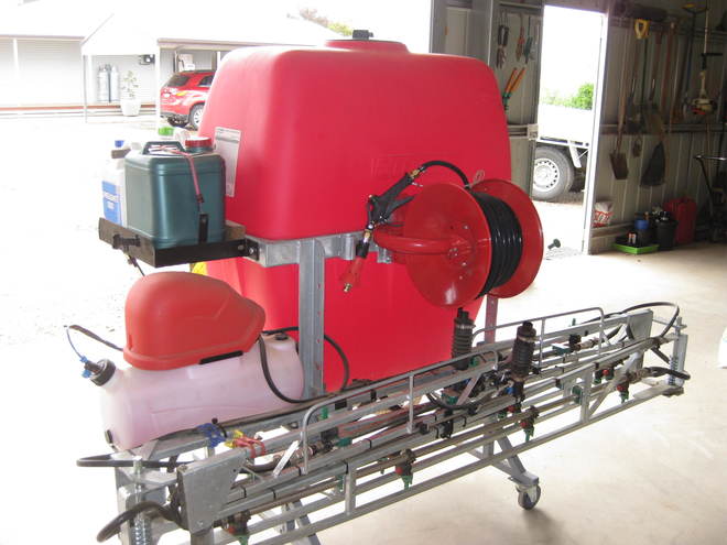 Silvan 400 Lt Pasture Pack spray tank with 8Mt Boom