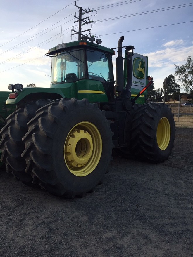 JOHN DEERE 9320 4WD TRACTOR