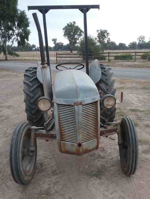GREY FERGY TRACTOR 