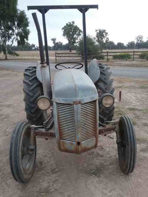 GREY FERGY TRACTOR 