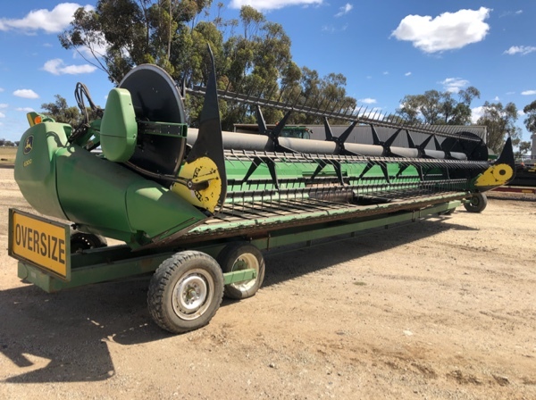 John Deere 630D Draper Front