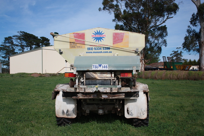 Mercedes Benz 2434 marshall tm880 spreader